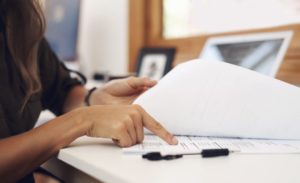 Idée reçue : le notaire règle les factures successorales
